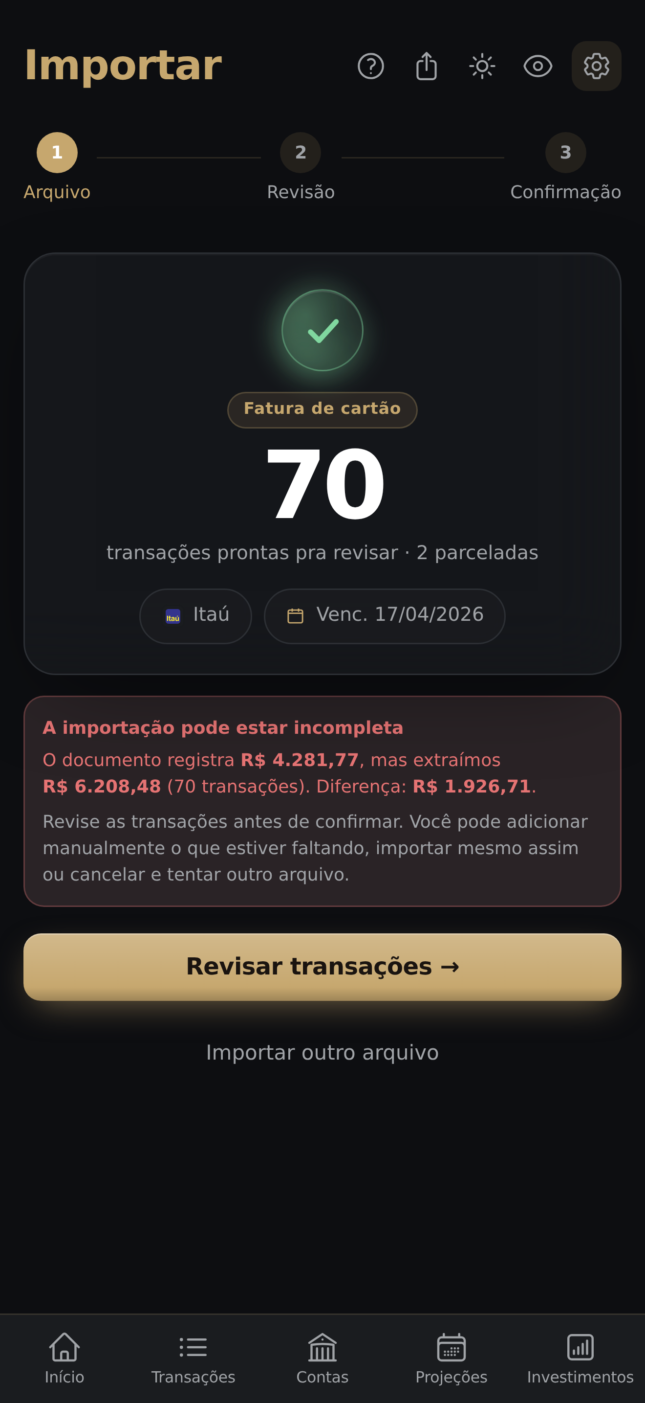 Resultado com selo 'Fatura de cartão', total de transações com indicação de parceladas, cartão Itaú e data de vencimento da fatura